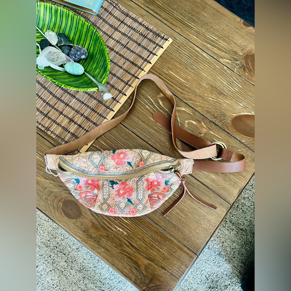 Johnny Was Embroidered Maeve Belt Bag / Bum Bag - Picture 5 of 8